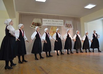 FOTO: Petrovo u Šiljakovini proslavljeno uz 23. Folklorne susrete, misu, mali nogomet...