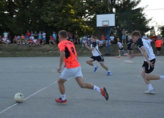 FOTO: Petrovo u Šiljakovini proslavljeno uz 23. Folklorne susrete, misu, mali nogomet...