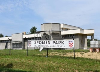 FOTO: Spomen dom 153. brigade u završnoj fazi, park će krasiti i robusni Mi- 8 vojni helikopter