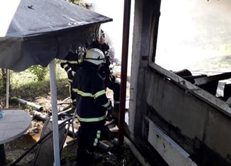 Gorjela kuća u Barbarićima, brzom reakcijom susjeda i vatrogasaca spriječena veća šteta
