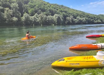 FOTO Prekrasna Kupa očarala prve kajakaše: Spust niz rijeku nešto je što morate probati ovog ljeta!