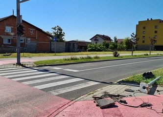 Pokosio semafor na raskrižju Tesline i Kolareve pa napuhao 1,93 promila