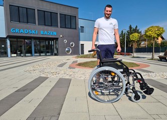 Gradskom bazenu donirana invalidska kolica, iduće godine starta plivački klub za osobe s invaliditetom
