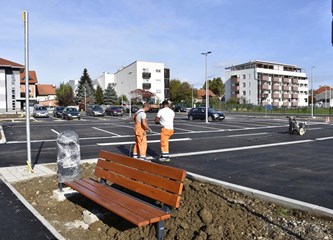 FOTO Parkiralište u Pucekovićevoj otvara se kroz desetak dana, zelene otoke krasit će 11 stabala