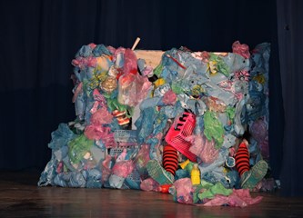 Mali Buševčani uživali u 'Uzbuni u plastičnom carstvu' i učili o štetnosti i utjecaju otpada na okoliš