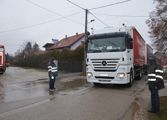 Humanitarni konvoj iz Njemačke zastao u Kurilovcu: Velika pomoć stiže u Petrinju i okolicu, organizirao je Velikogoričanin