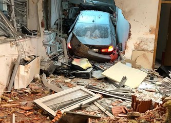 Detalji nesreće: BMW-om se zabio u ured HAC-a, djelatnik poginuo na mjestu