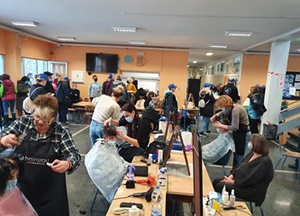 VG Legacy frizeri na djelu: U tri sata ošišano stotinjak ljudi u Glini