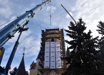 FOTO Emotivan trenutak za Velikogoričane: Skinut toranj 'Turopoljske katedrale'