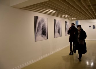 "Novo normalno" inspiriralo umjetnike: U "Galženici" otvorena izložba o prizorima naše svakodnevice