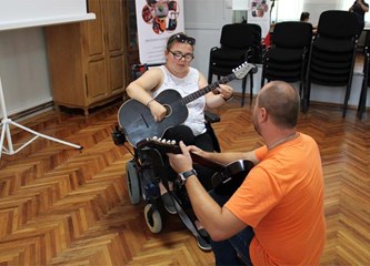 Osobe s invaliditetom uživaju na radionicama Društvenog centra Novo Čiče, pridružite im se!
