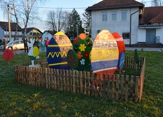 FOTO Vrijedne članice Društva žena Buševec svoje mjesto uljepšale uskrsnim ukrasima