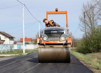 Cesta u Čretu Posavskom dobiva novi asfalt! Radove obišao župan Kožić