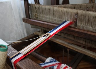 Radionice tkanja u Novom Čiču oduševljavaju polaznice: „Super je osjećaj kad nešto napraviš svojim rukama“