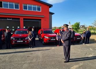 FOTO "Povijesni dan za goričko vatrogastvo": Dobrovoljna vatrogasna društva pojačana sa sedam novih pick-up vozila
