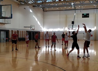 [FOTO] Sesar poveo košarkaše u nove izazove: Visoko smo digli letvicu, borit ćemo se i raditi i dalje najbolje što možemo!