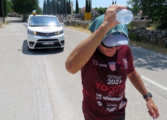 FOTO Branko je uz svesrdnu pomoć Velikogoričana za branitelje prešao 520 km od Dubrovnika do Petrinje!