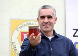 Kestenov med Miroslava Antolčića iz Velike Gorice ocijenjen najboljim na 11. Festivalu pčelarstva!