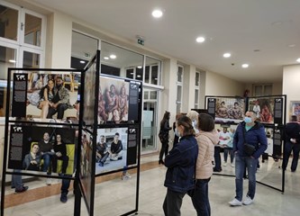 FOTO Davor Rostuhar oduševio Goričane koji su tražili kartu više: Uživali u dokumentarcu, postavljali pitanja, razgledavali izložbu…