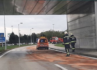 Prometna nesreća na ulazu u stari terminal, na teren izašli i vatrogasci
