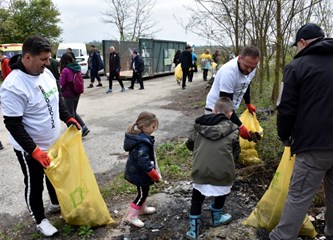 FOTO Za naš planet Zemlju: Građani i velik broj djece čistili otpad kraj Vukovinskog jezera