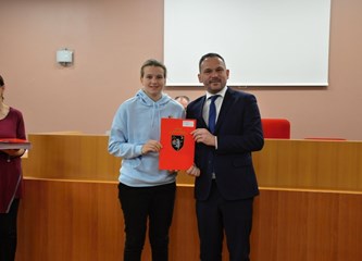 "Nema ljepšeg ulaganja od ulaganja u obrazovanje": Dodijeljene stipendije Grada Velike Gorice za učenike i studente
