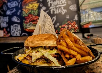 „Kod Kugle“: Gorica dobila svoj prvi burger bar!