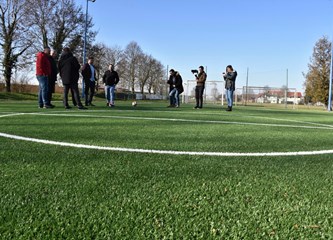 Umjetni travnjak na Knejama za bolje uvjete mladih nogometnih nada NK Turopoljca