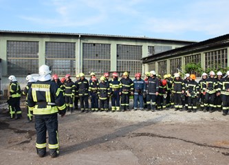 FOTO: U združenoj vježbi vatrogasci Donjeg Turopolja demonstrirali koordinaciju i spremnost za velike intervencije