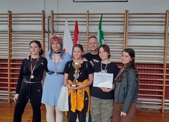 Gimnazijalci rasturili u šahu: Djevojke osvojile prvo mjesto, dečki drugo na Županijskom natjecanju