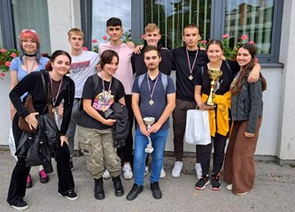 Gimnazijalci rasturili u šahu: Djevojke osvojile prvo mjesto, dečki drugo na Županijskom natjecanju