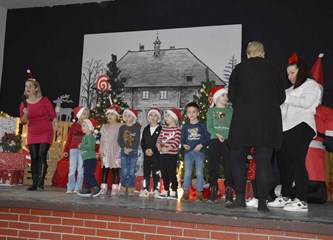 FOTO: Djed Božićnjak obišao mališane u Vukovini, Kurilovcu i Cerovskom Vrhu