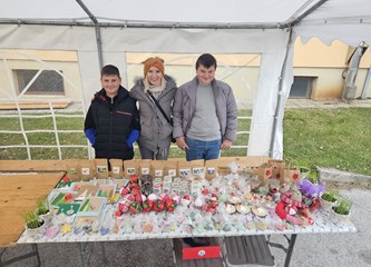 Mladi ujedinili mještane i organizirali još jedan uspješan "Humanitarni advent u Kravarskom"
