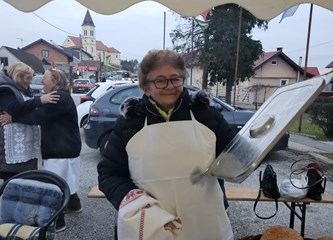 Mladi ujedinili mještane i organizirali još jedan uspješan "Humanitarni advent u Kravarskom"