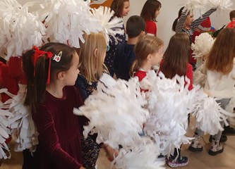 Hribarovci pripremili predstavu za mališane DV Lojtrica: "Neka ovakvi susreti postanu tradicija"