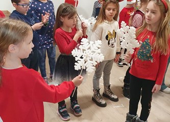 Hribarovci pripremili predstavu za mališane DV Lojtrica: "Neka ovakvi susreti postanu tradicija"