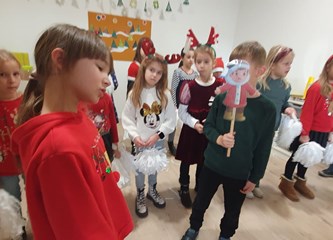 Hribarovci pripremili predstavu za mališane DV Lojtrica: "Neka ovakvi susreti postanu tradicija"