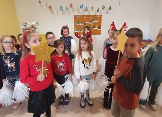 Hribarovci pripremili predstavu za mališane DV Lojtrica: "Neka ovakvi susreti postanu tradicija"