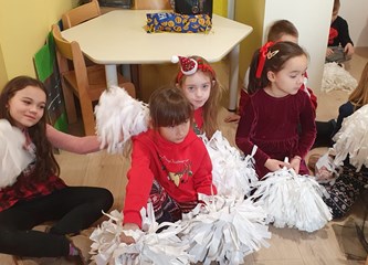 Hribarovci pripremili predstavu za mališane DV Lojtrica: "Neka ovakvi susreti postanu tradicija"