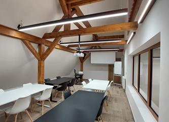 Edukativni centar u Čiču opremljen novom opremom u sklopu projekta „Mladi u zajednici“