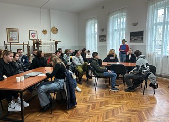 Edukativni centar u Čiču opremljen novom opremom u sklopu projekta „Mladi u zajednici“