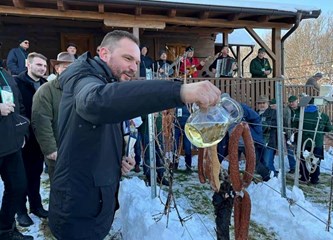 Vincekovo: Rezidbom prvog trseka svečano počela vinogradarska godina