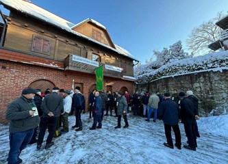 Vincekovo: Rezidbom prvog trseka svečano počela vinogradarska godina