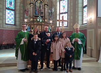 FOTO: Na Dan života biskup Gorski krstio peto dijete obitelji Zagorac