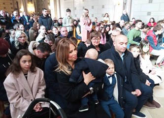 FOTO: Na Dan života biskup Gorski krstio peto dijete obitelji Zagorac