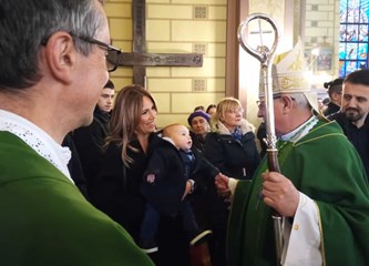 FOTO: Na Dan života biskup Gorski krstio peto dijete obitelji Zagorac