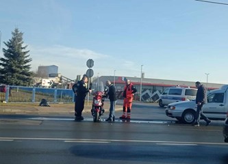 FOTO: Sudar mopeda i automobila u Sisačkoj