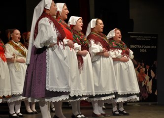 FOTO Gradska smotra: Na pozornici nastupilo 412 folkloraša, Šiljakovina i Lomničani najbolji