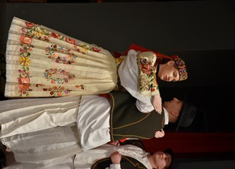 FOTO Gradska smotra: Na pozornici nastupilo 412 folkloraša, Šiljakovina i Lomničani najbolji