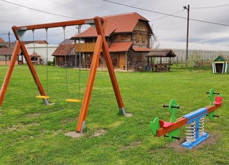 Na radost mališana: Nove sprave za igru krase Etno naselje Novo Čiče